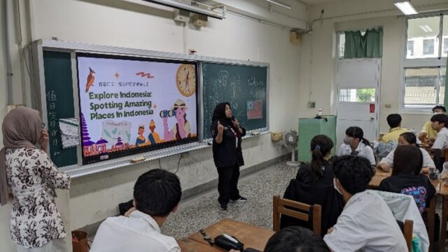 Mahasiswa FIB UB Kenalkan Batik dan Budaya Indonesia di Taiwan melalui International Teaching Program (ITP)